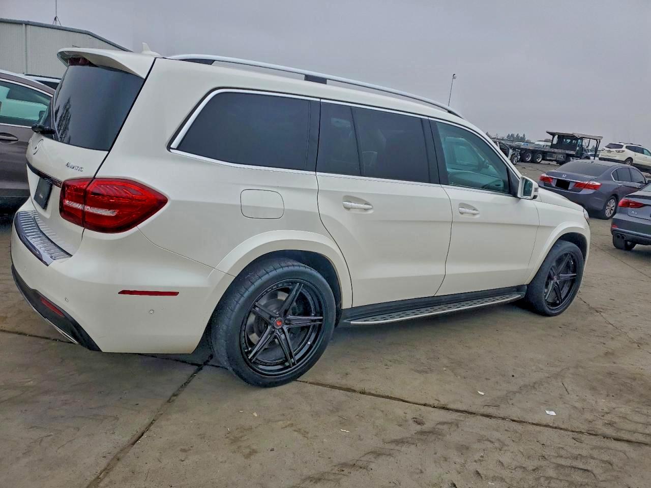 2017 MERCEDES-BENZ GLS 550 4MATIC photo 3