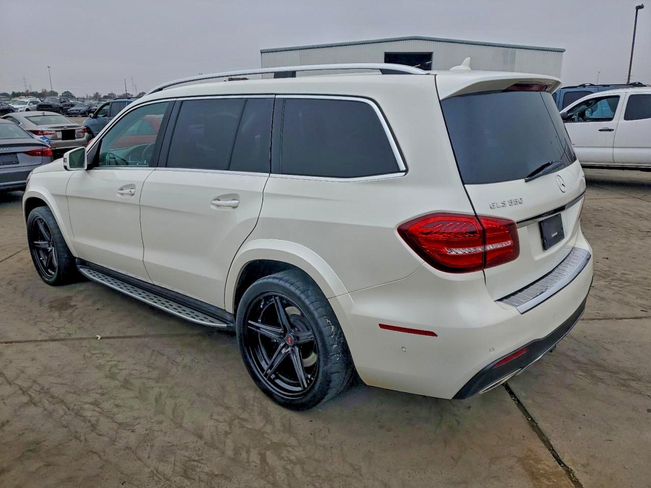 2017 MERCEDES-BENZ GLS 550 4MATIC photo 2