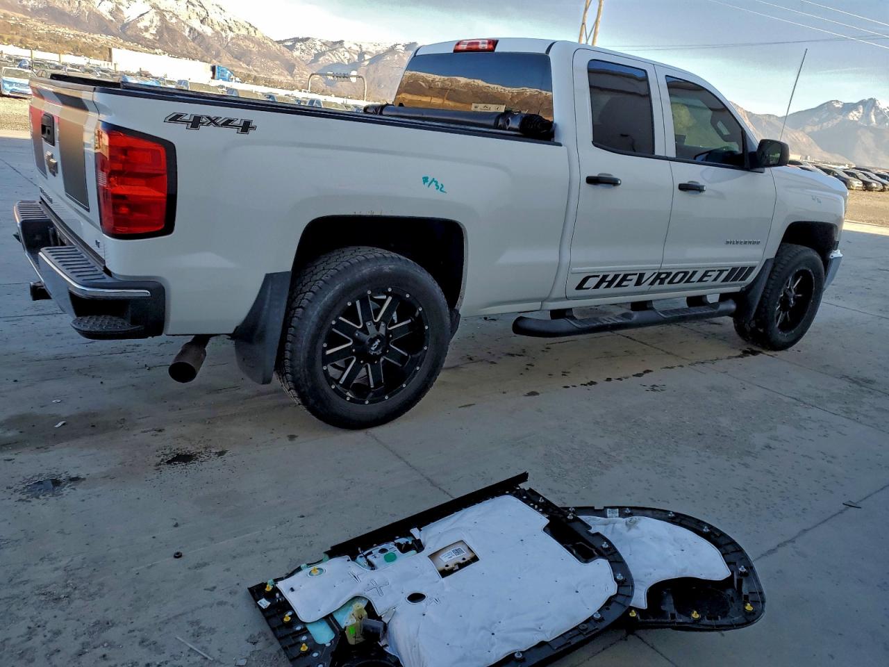 2015 CHEVROLET SILVERADO K1500 LT photo 3