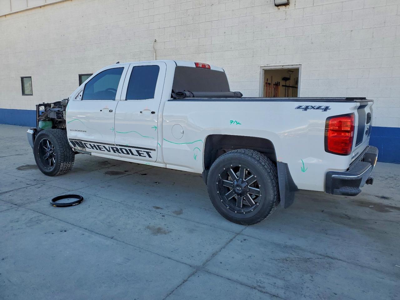 2015 CHEVROLET SILVERADO K1500 LT photo 2