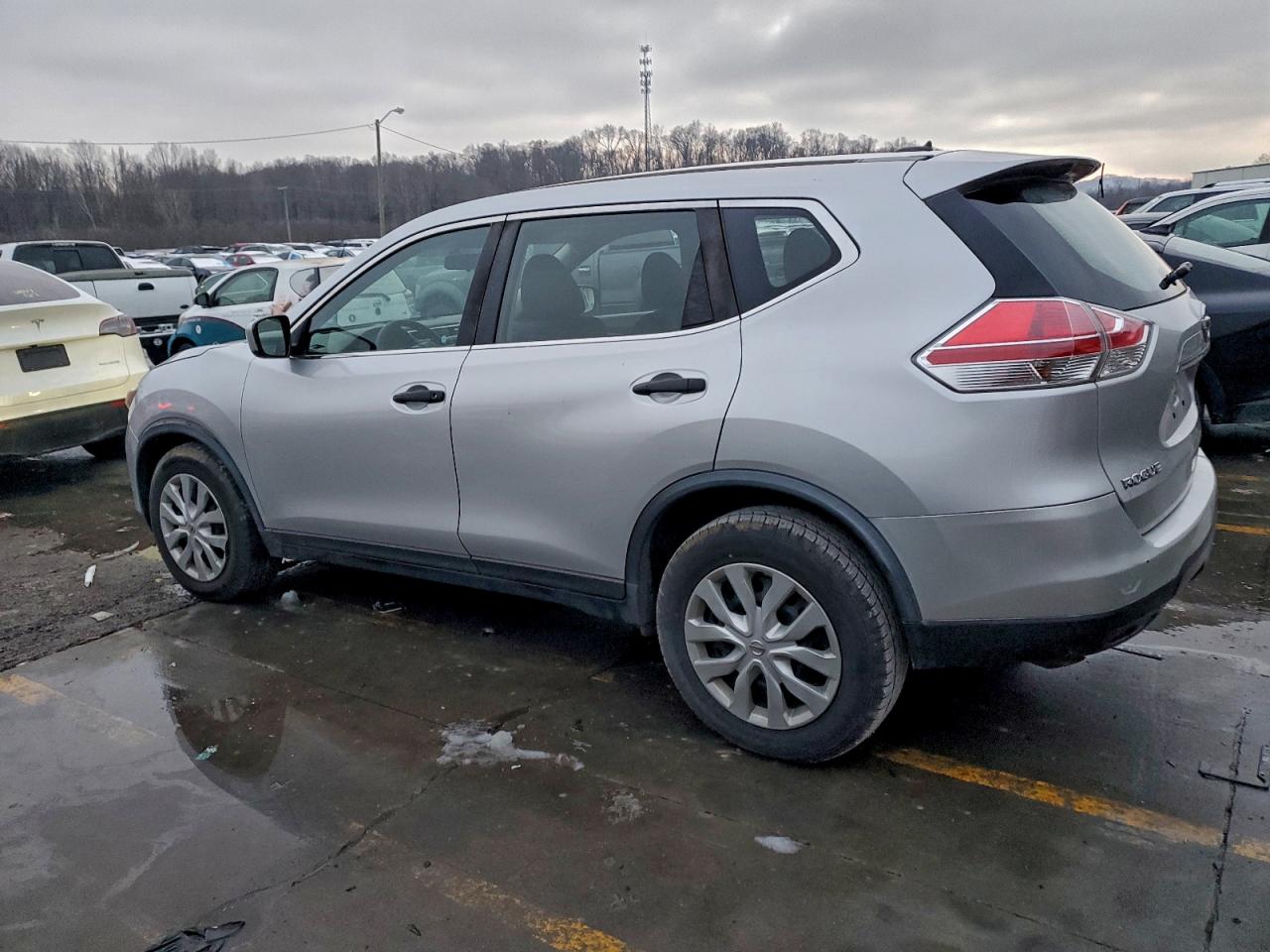 2016 NISSAN ROGUE S photo 2