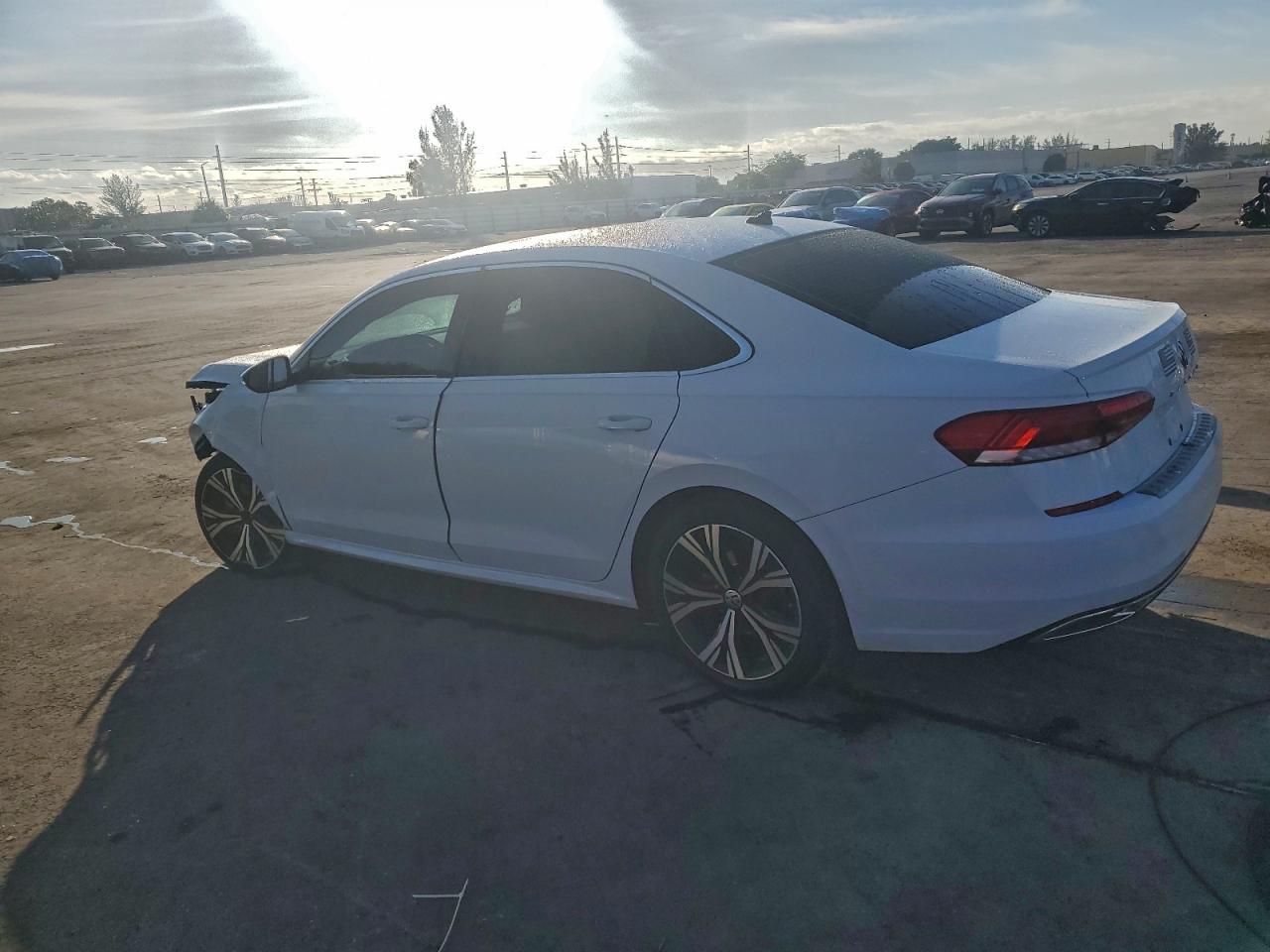 2021 VOLKSWAGEN PASSAT SE photo 3
