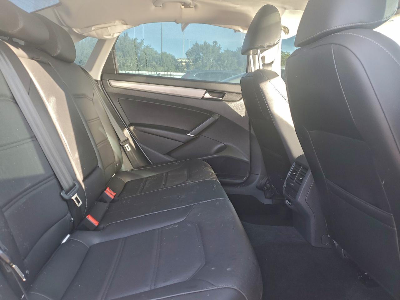2021 VOLKSWAGEN PASSAT SE photo 19