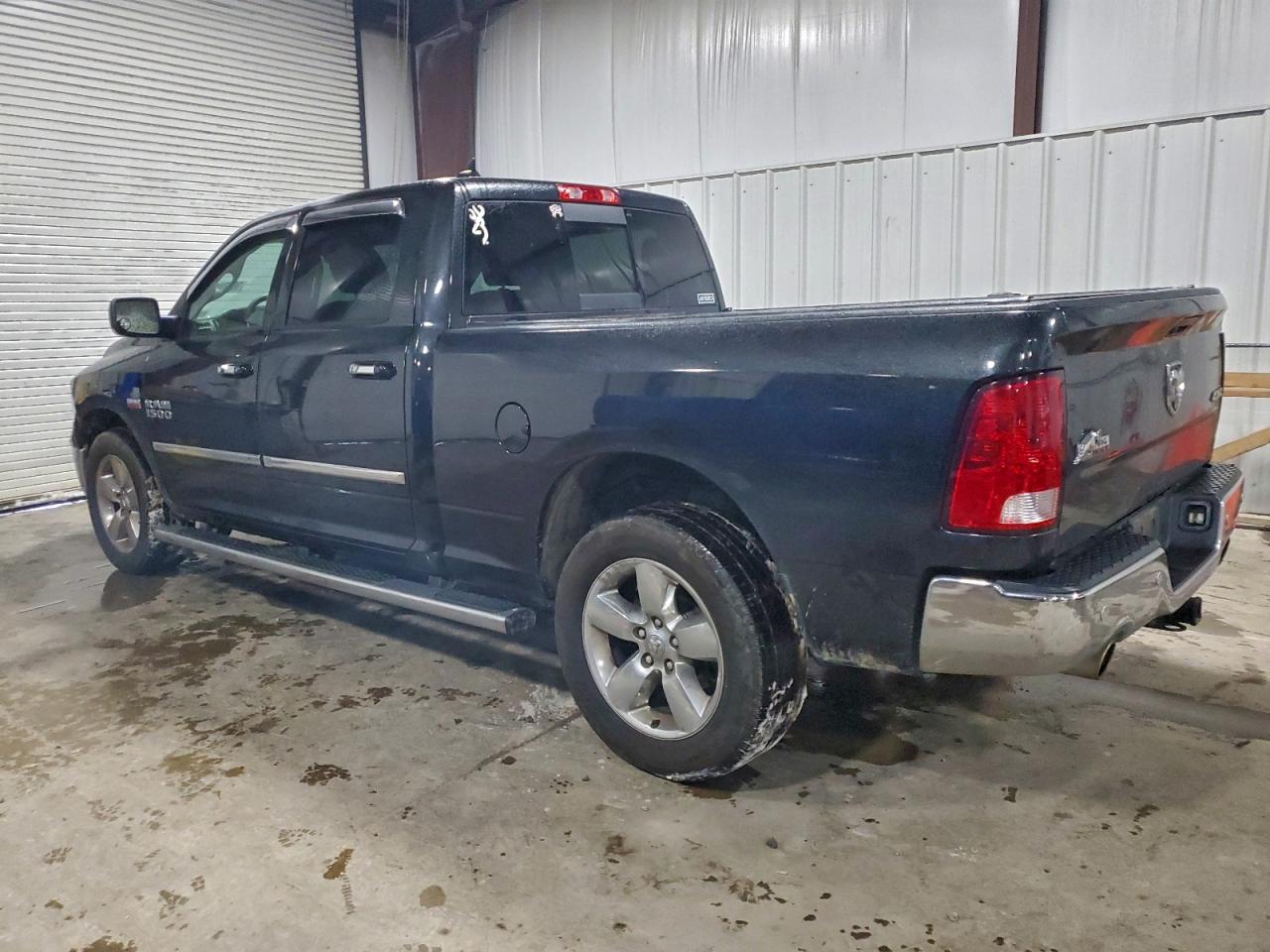 2016 RAM 1500 SLT photo 2