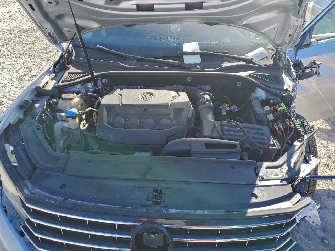 2018 VOLKSWAGEN PASSAT SE photo 11