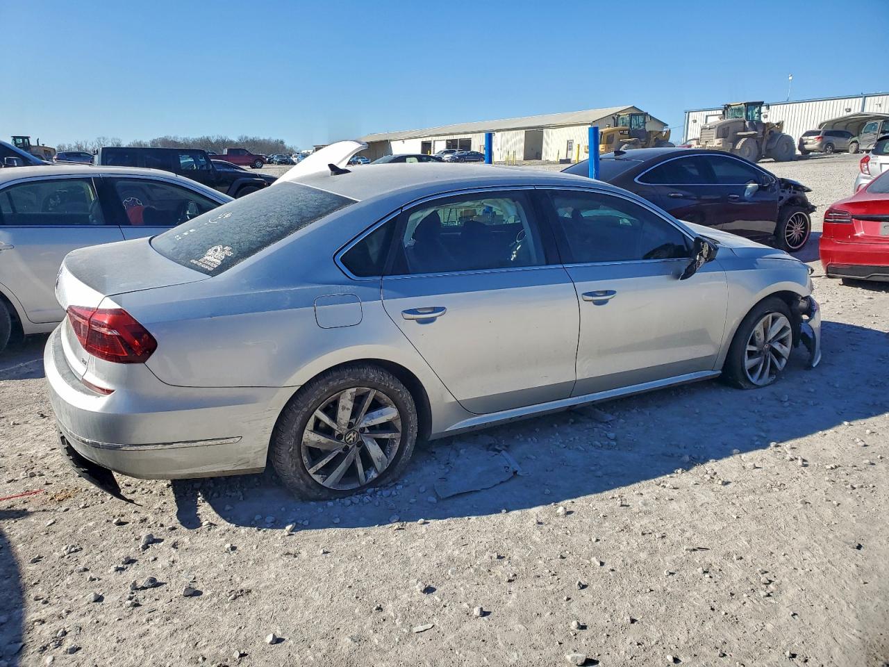 2018 VOLKSWAGEN PASSAT SE photo 3