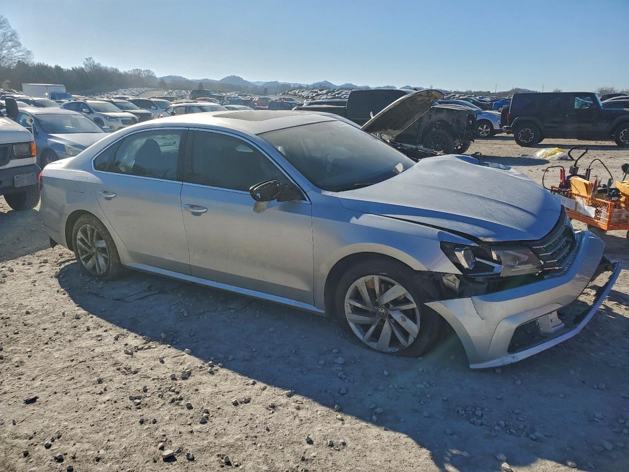 2018 VOLKSWAGEN PASSAT SE photo 4