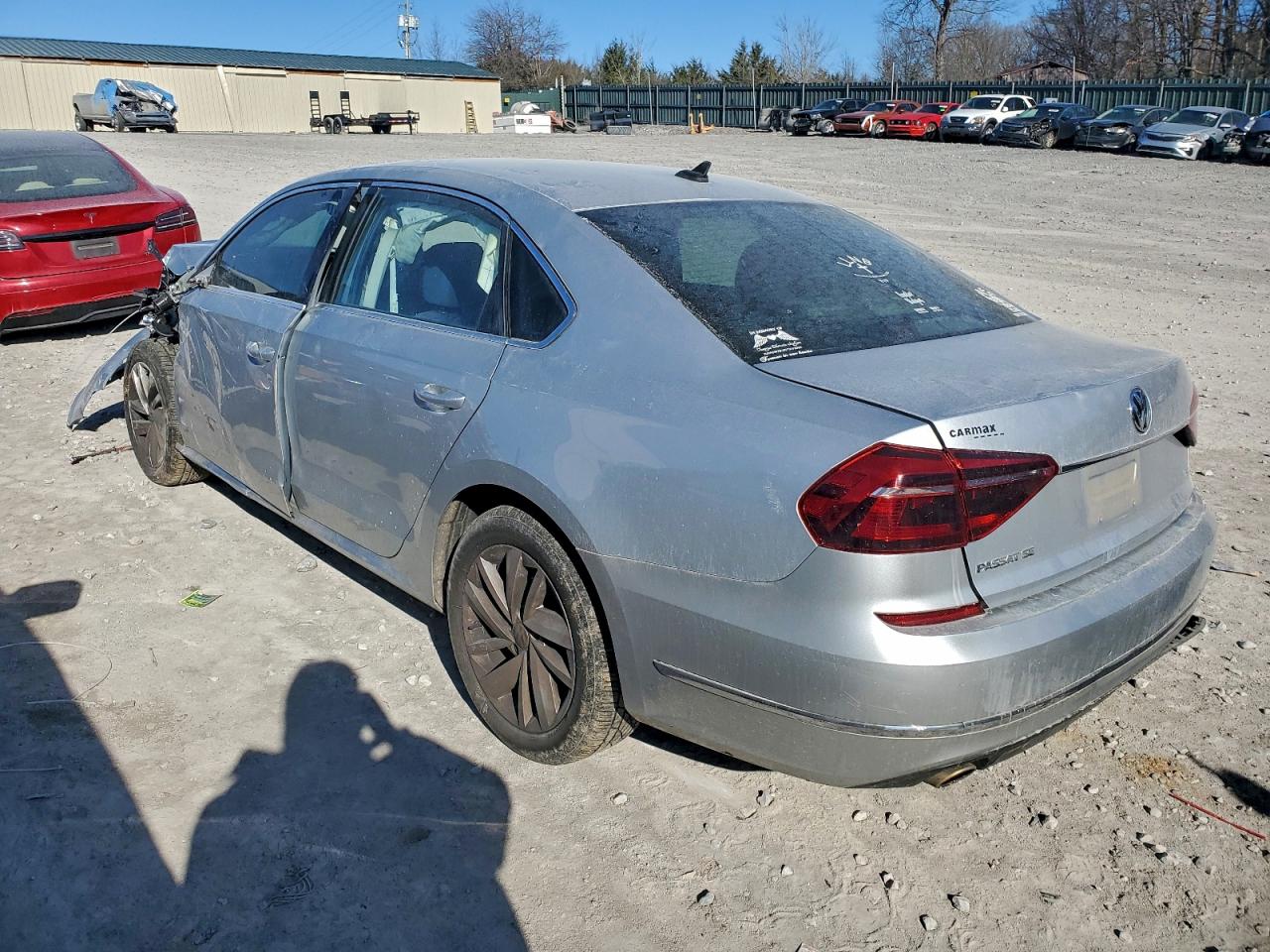 2018 VOLKSWAGEN PASSAT SE photo 2