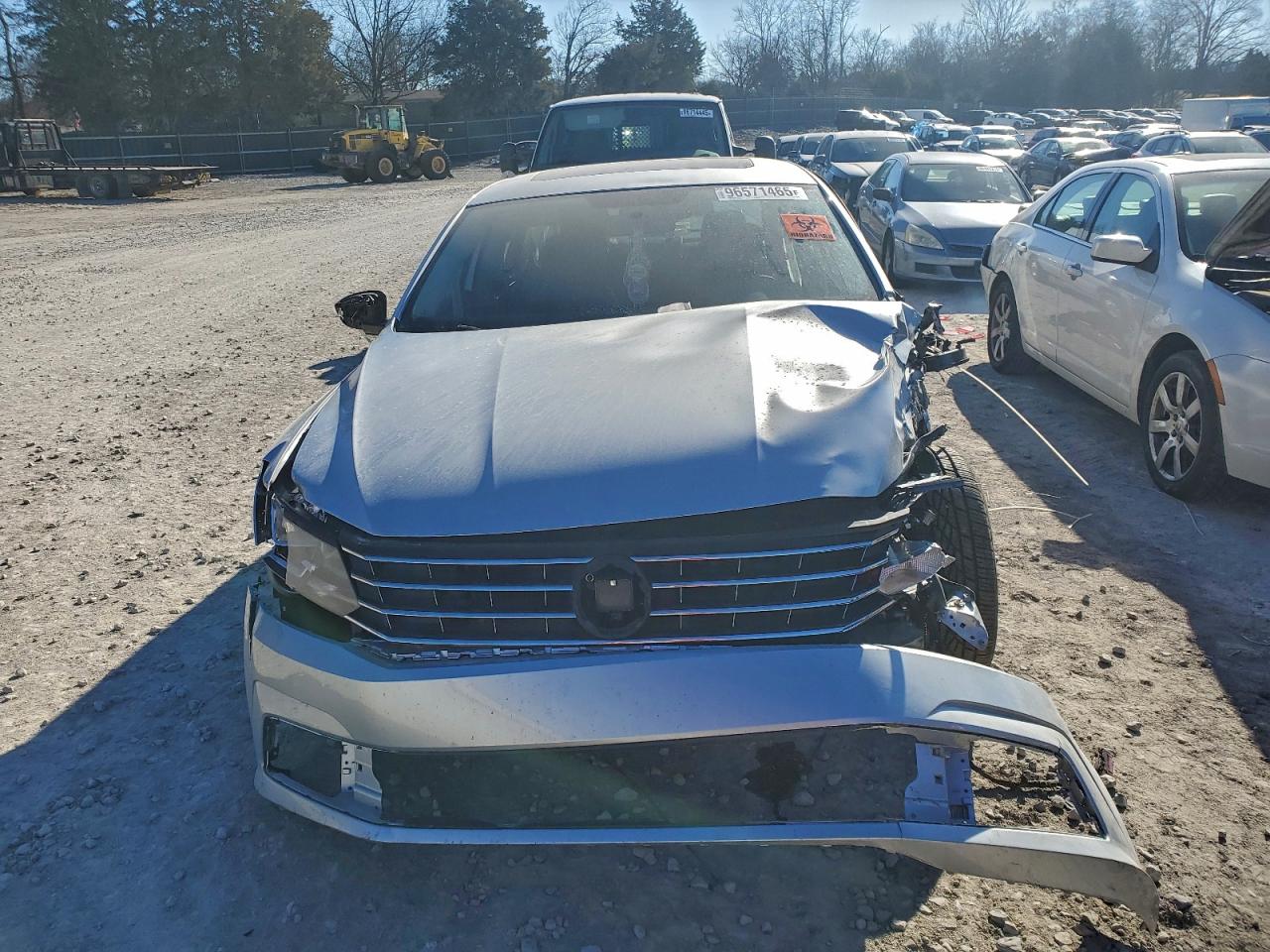 2018 VOLKSWAGEN PASSAT SE photo 5