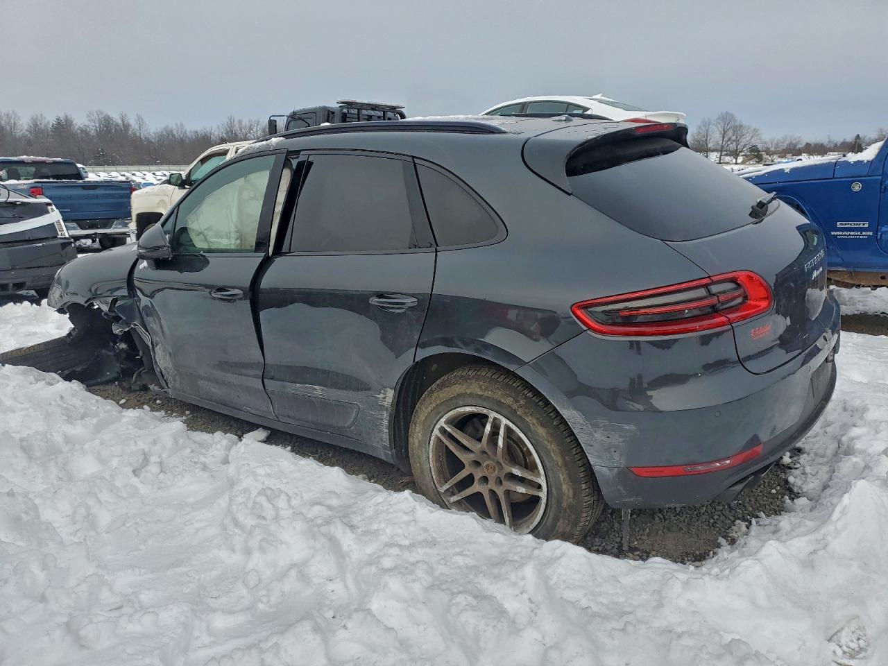 2018 PORSCHE MACAN photo 2