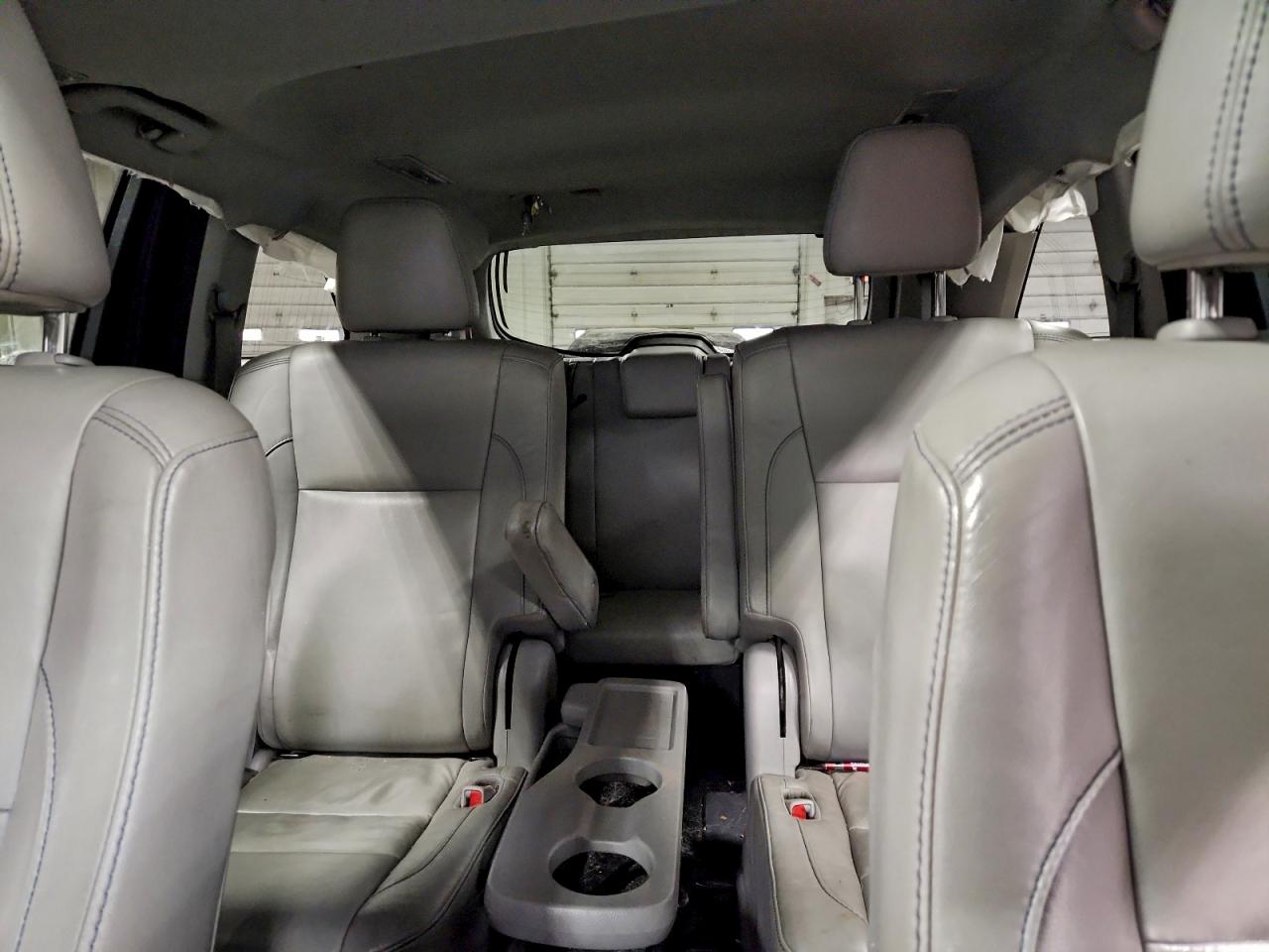 2017 TOYOTA HIGHLANDER SE photo 10