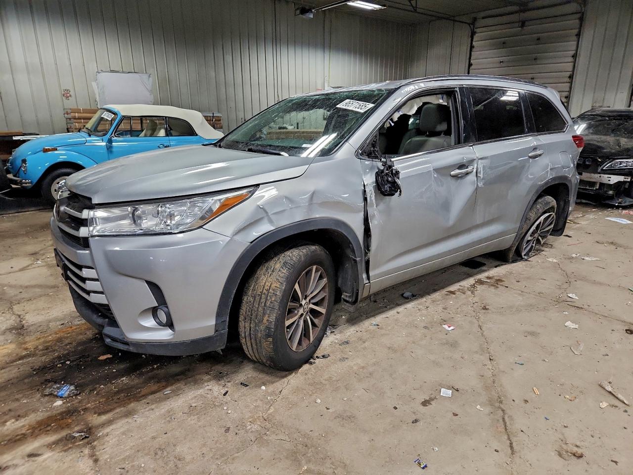 2017 TOYOTA HIGHLANDER