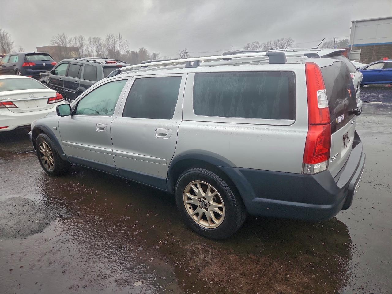 2005 VOLVO XC70 photo 2