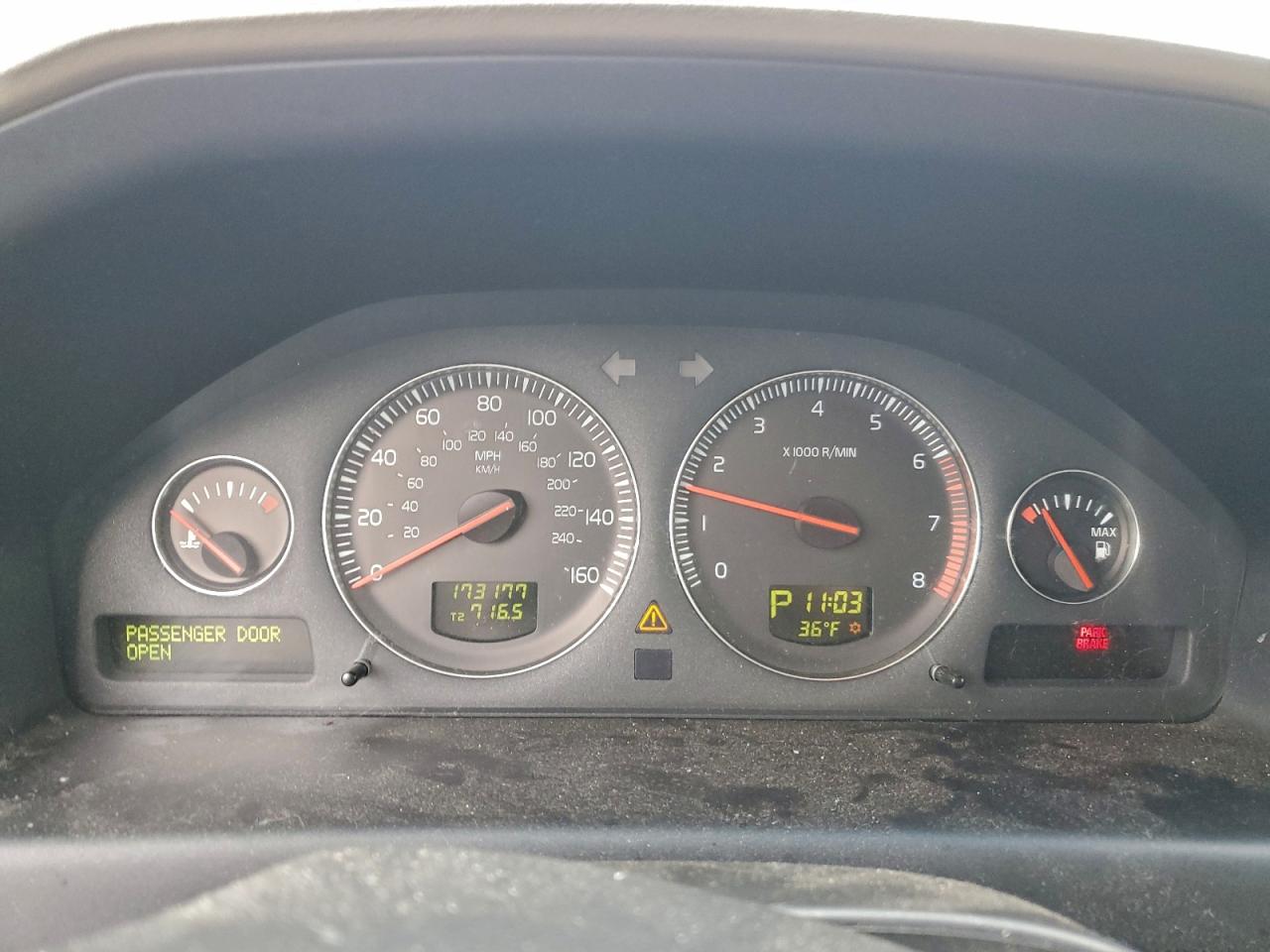 2005 VOLVO XC70 photo 9