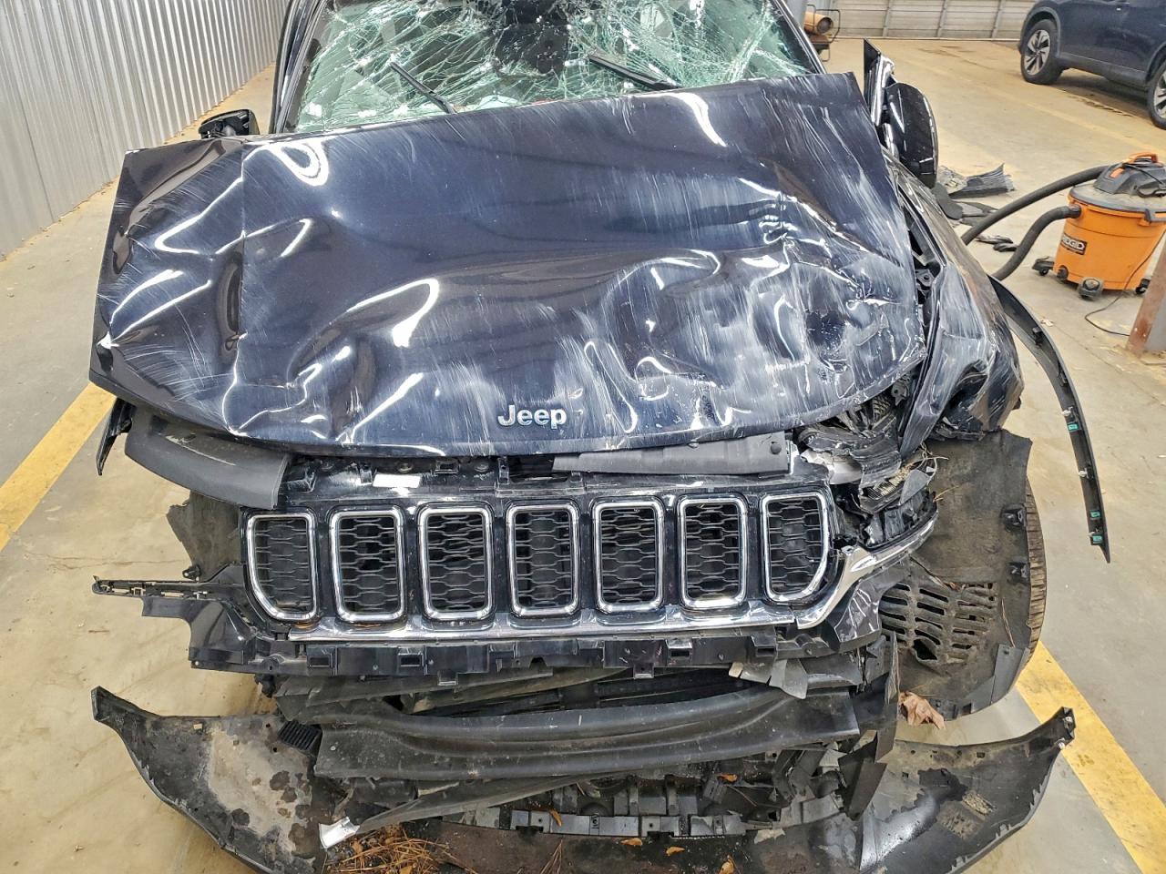 2024 JEEP GRAND CHEROKEE LIMITED 4XE photo 11