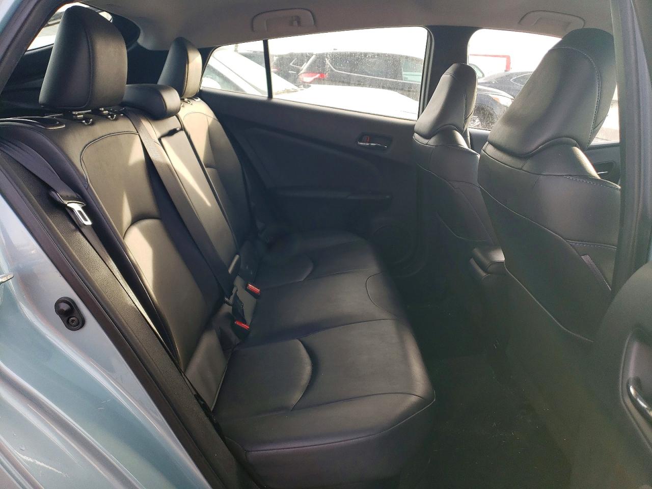 2017 TOYOTA PRIUS photo 10