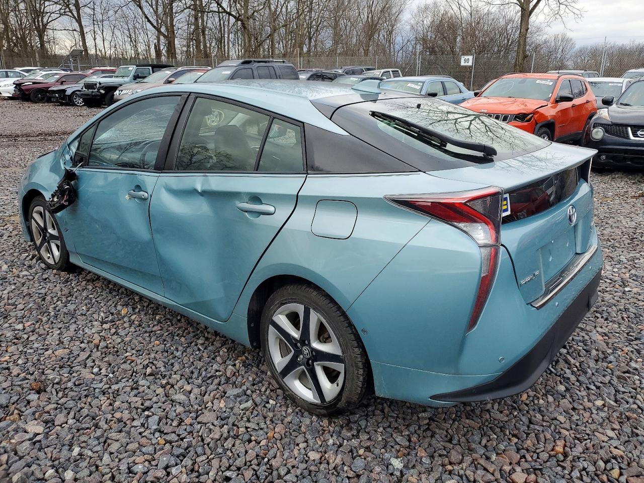 2017 TOYOTA PRIUS photo 2