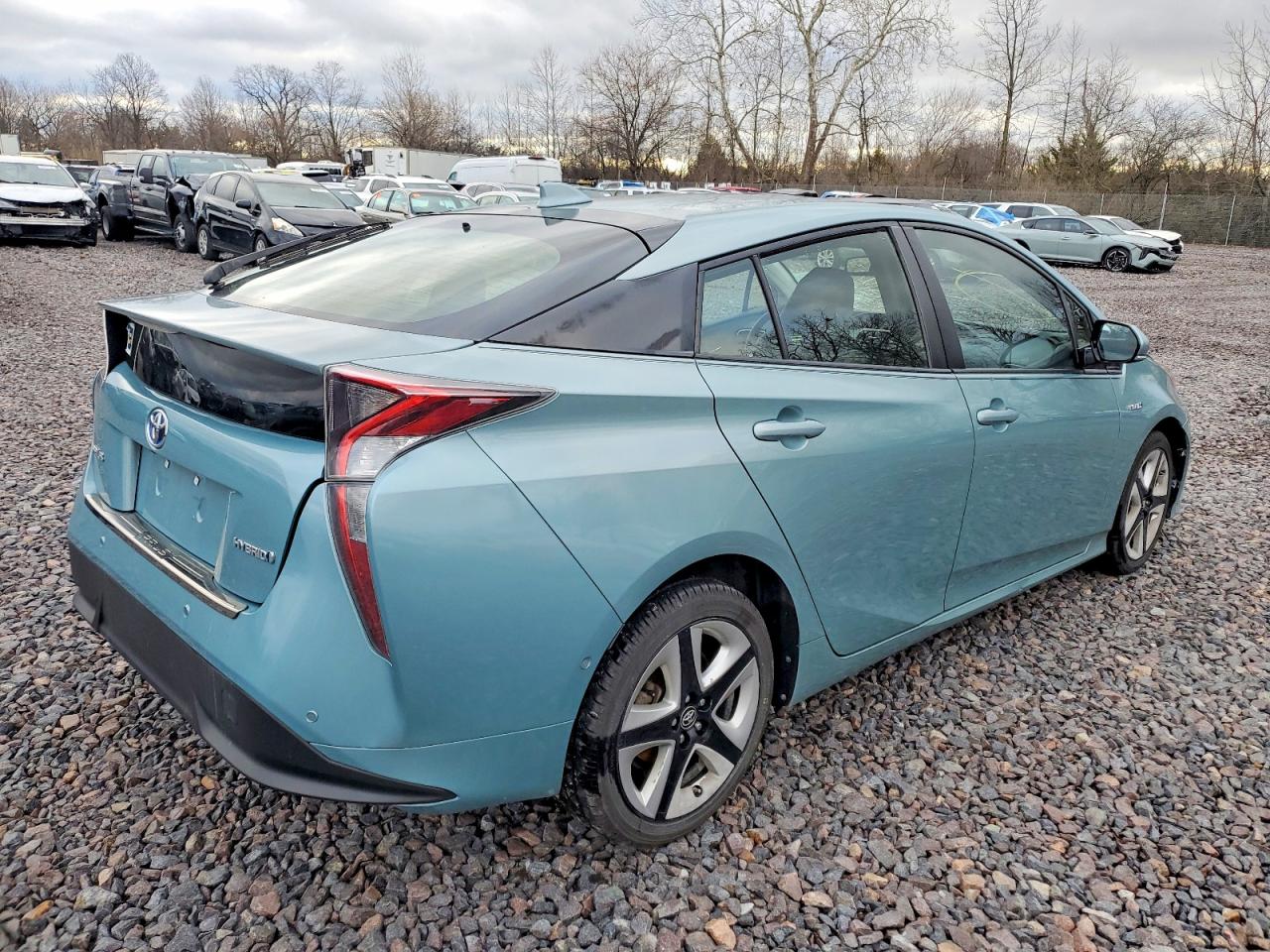 2017 TOYOTA PRIUS photo 3