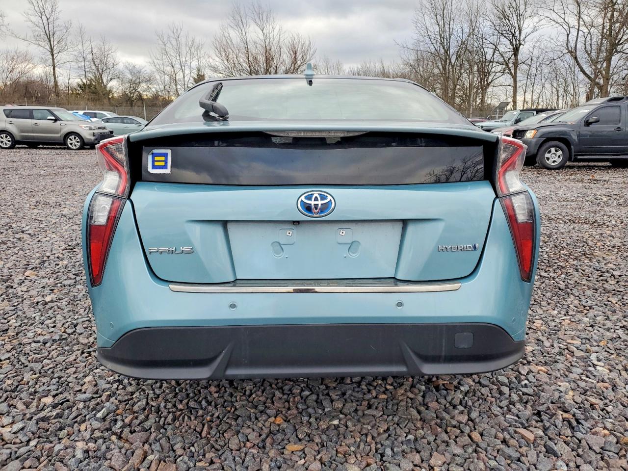 2017 TOYOTA PRIUS photo 6
