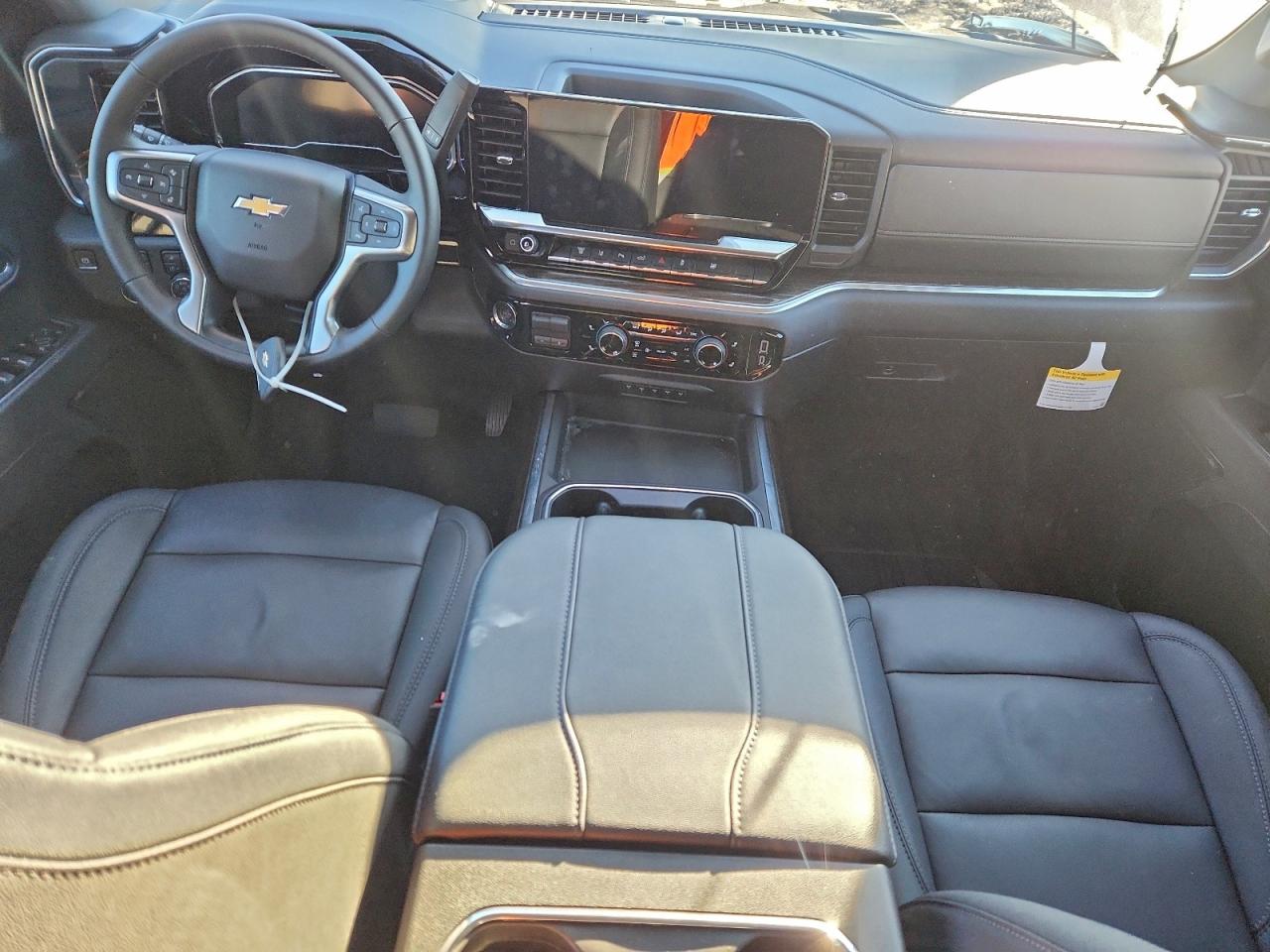 2025 CHEVROLET SILVERADO K3500 LT photo 8