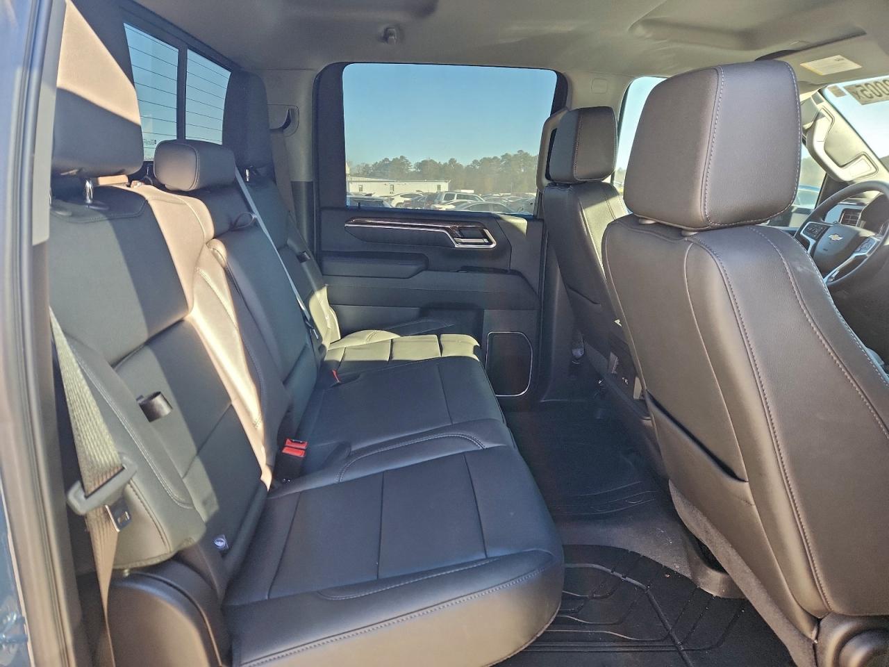 2025 CHEVROLET SILVERADO K3500 LT photo 10