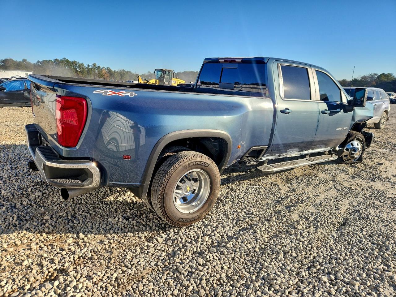 2025 CHEVROLET SILVERADO K3500 LT photo 3