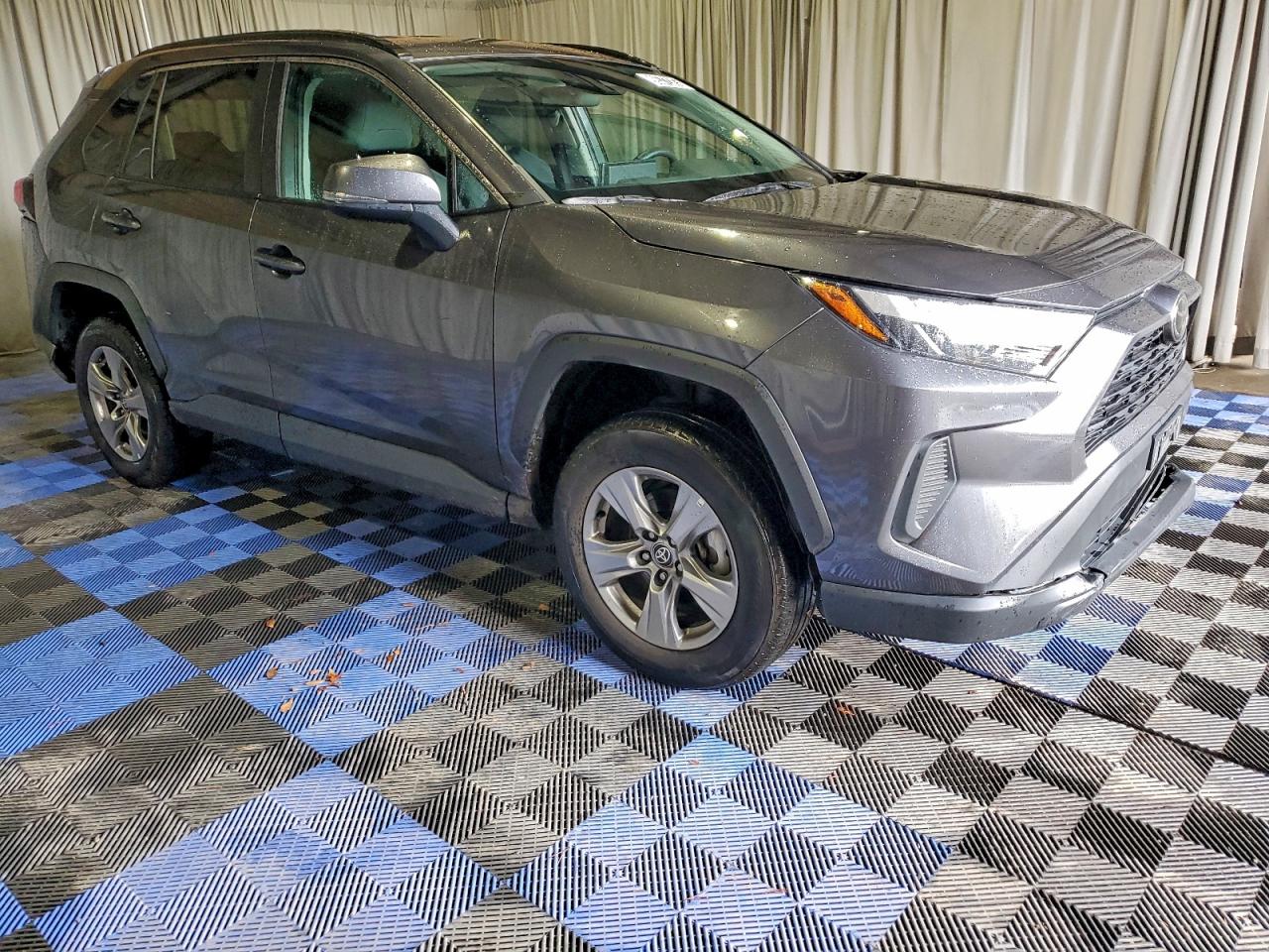 2024 TOYOTA RAV4 XLE photo 4