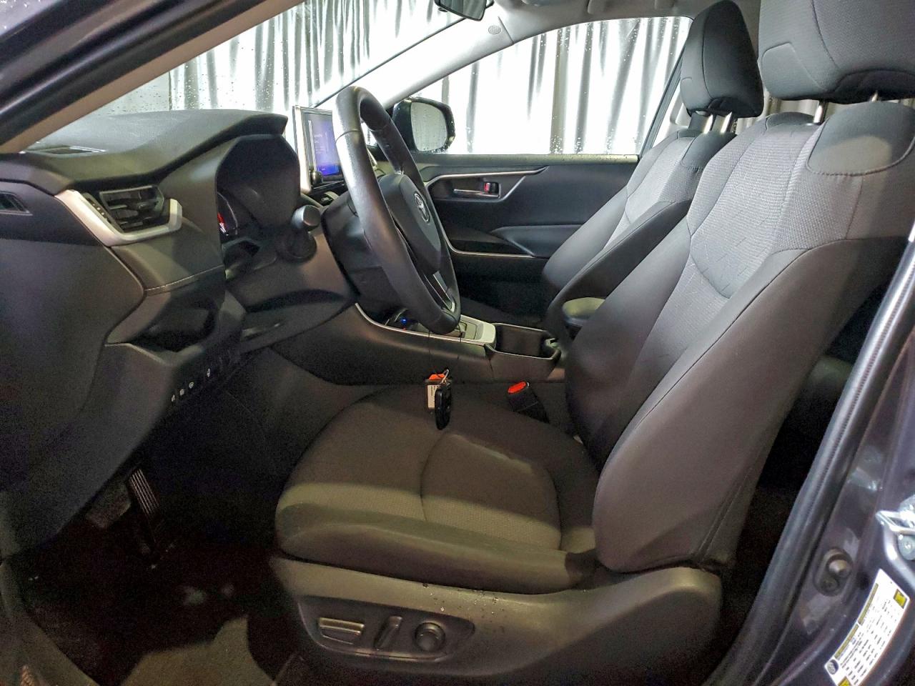 2024 TOYOTA RAV4 XLE photo 7