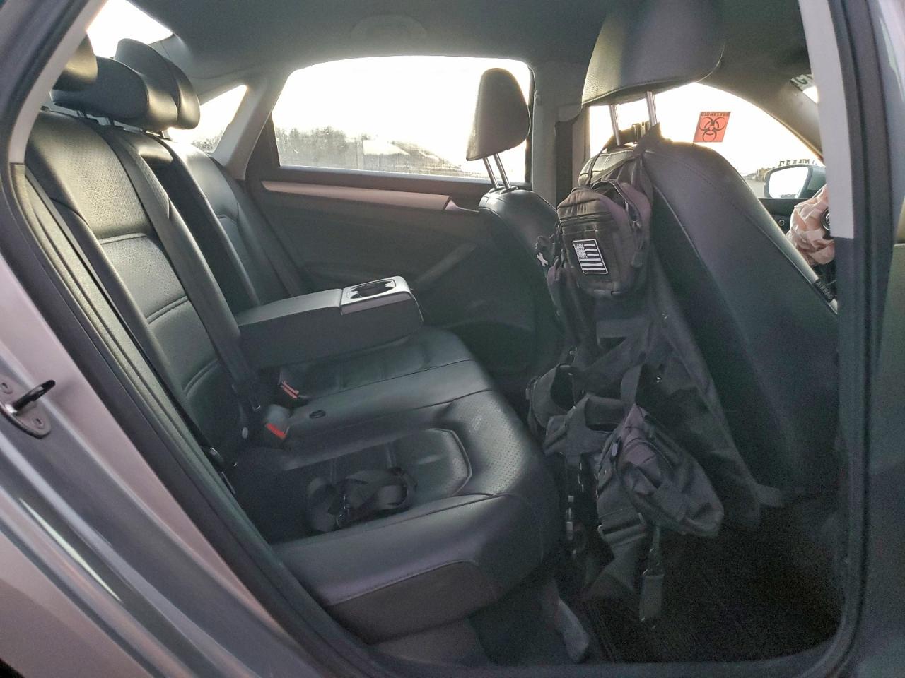 2014 VOLKSWAGEN PASSAT S photo 10