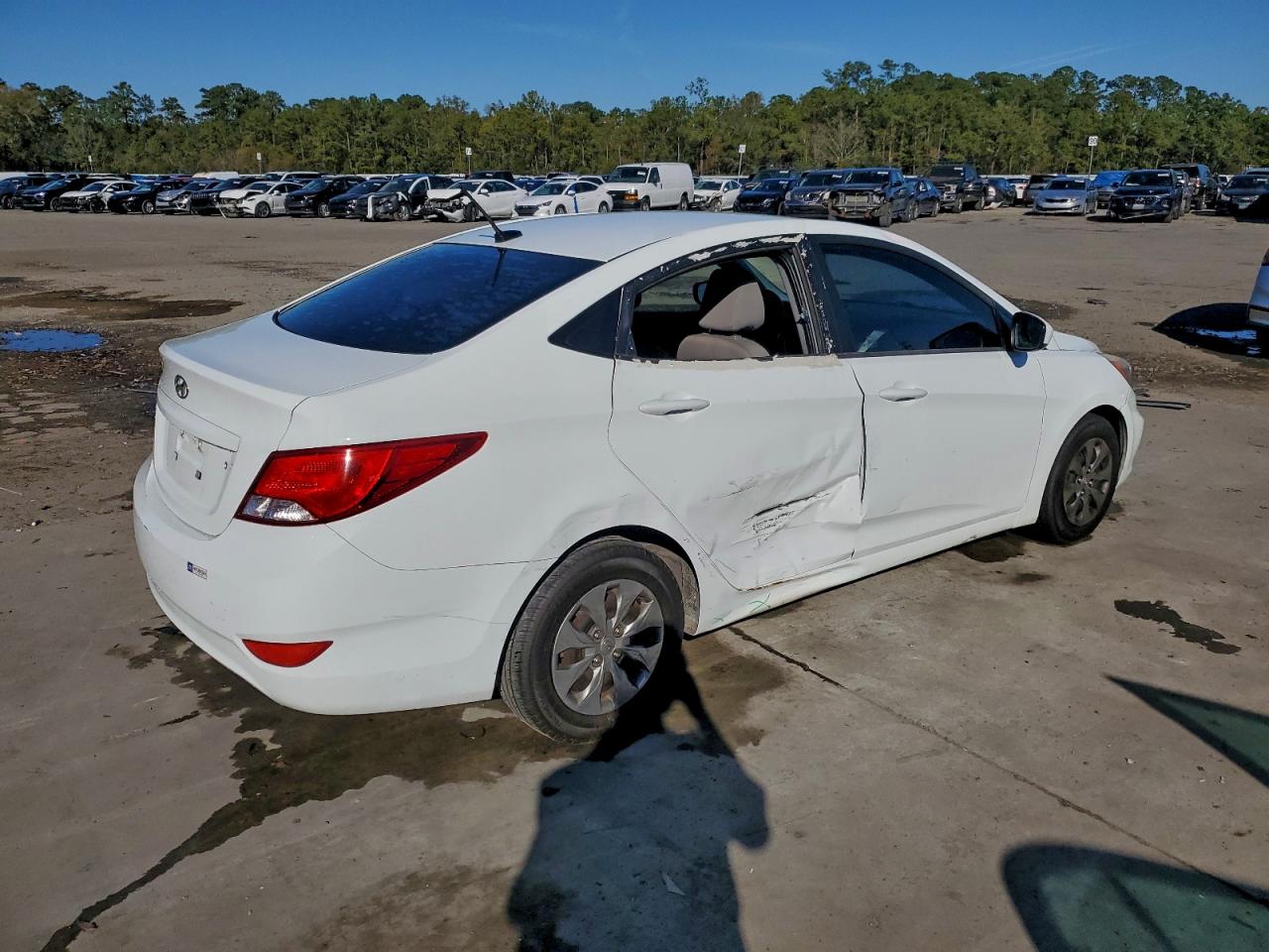 2016 HYUNDAI ACCENT SE photo 3