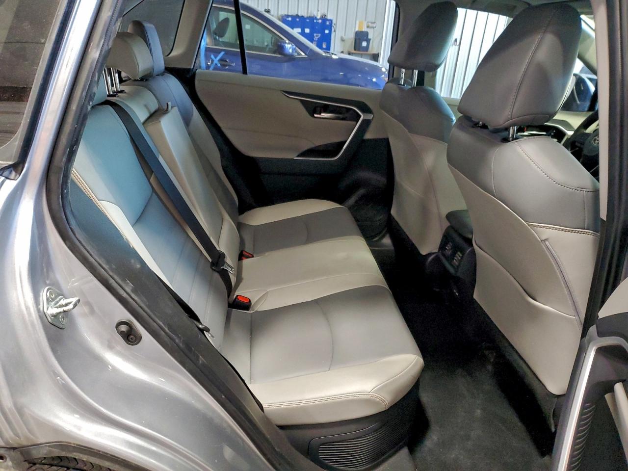 2022 TOYOTA RAV4 XLE PREMIUM photo 10