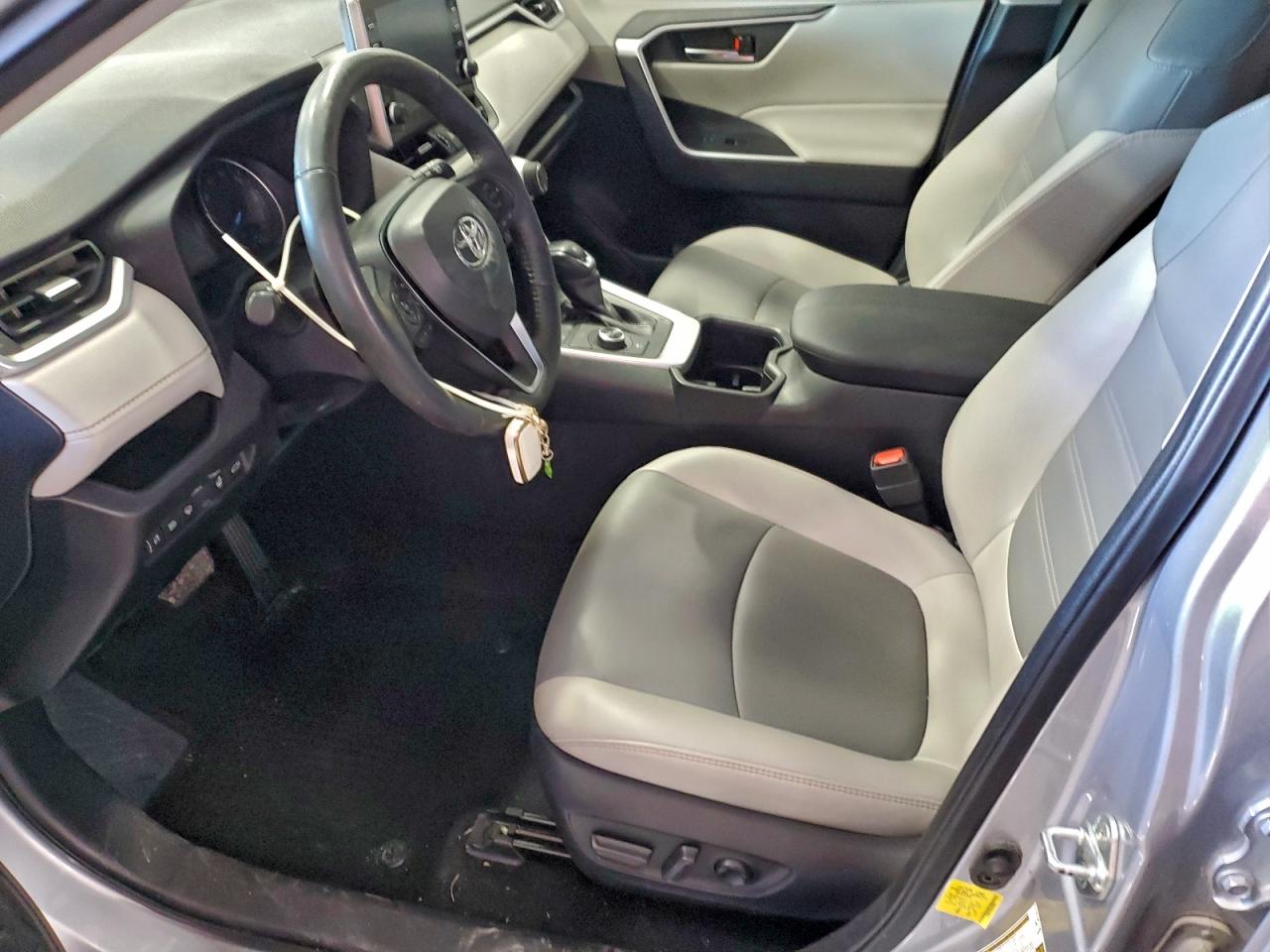2022 TOYOTA RAV4 XLE PREMIUM photo 7