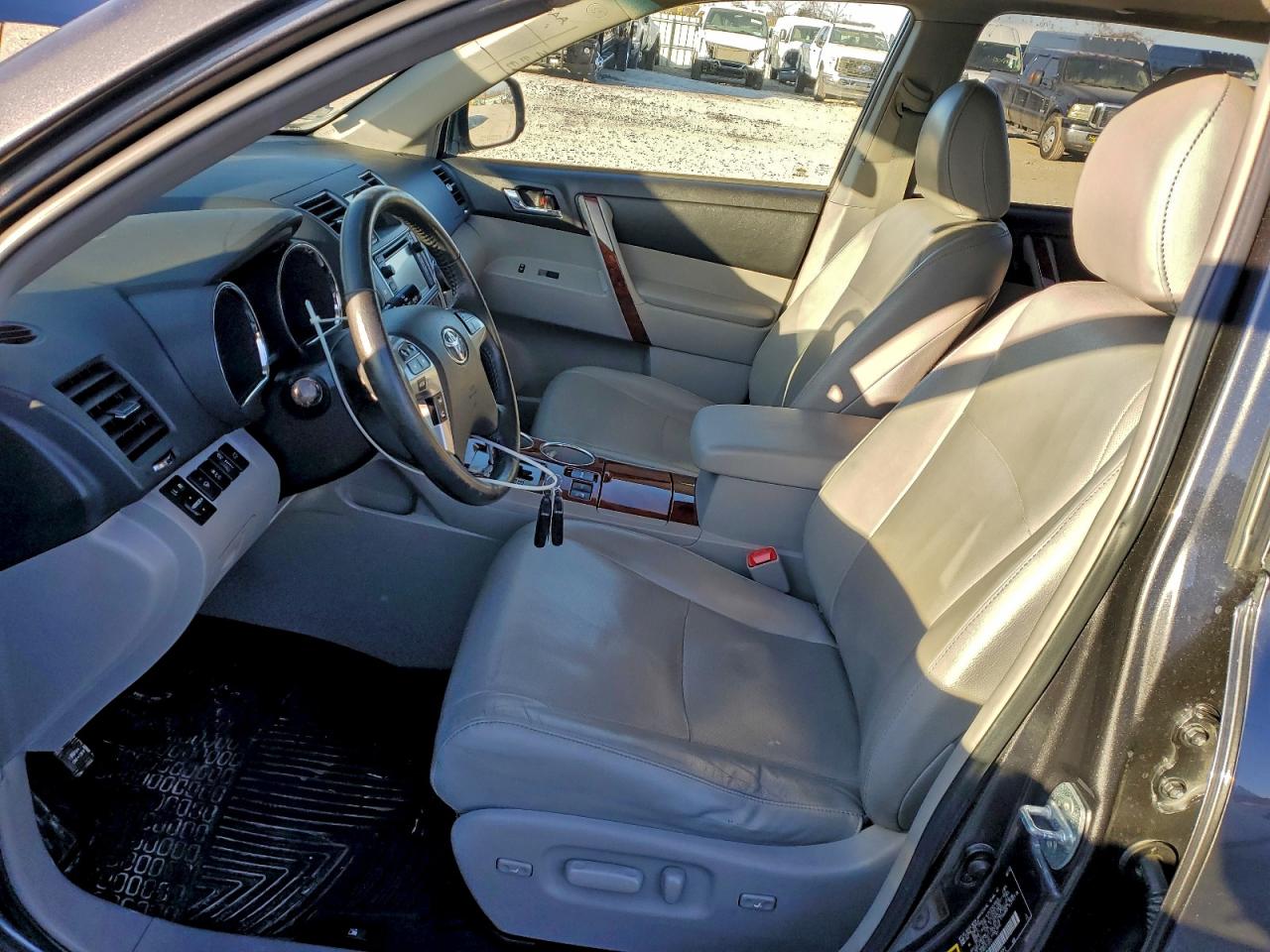 2013 TOYOTA HIGHLANDER LIMITED photo 7