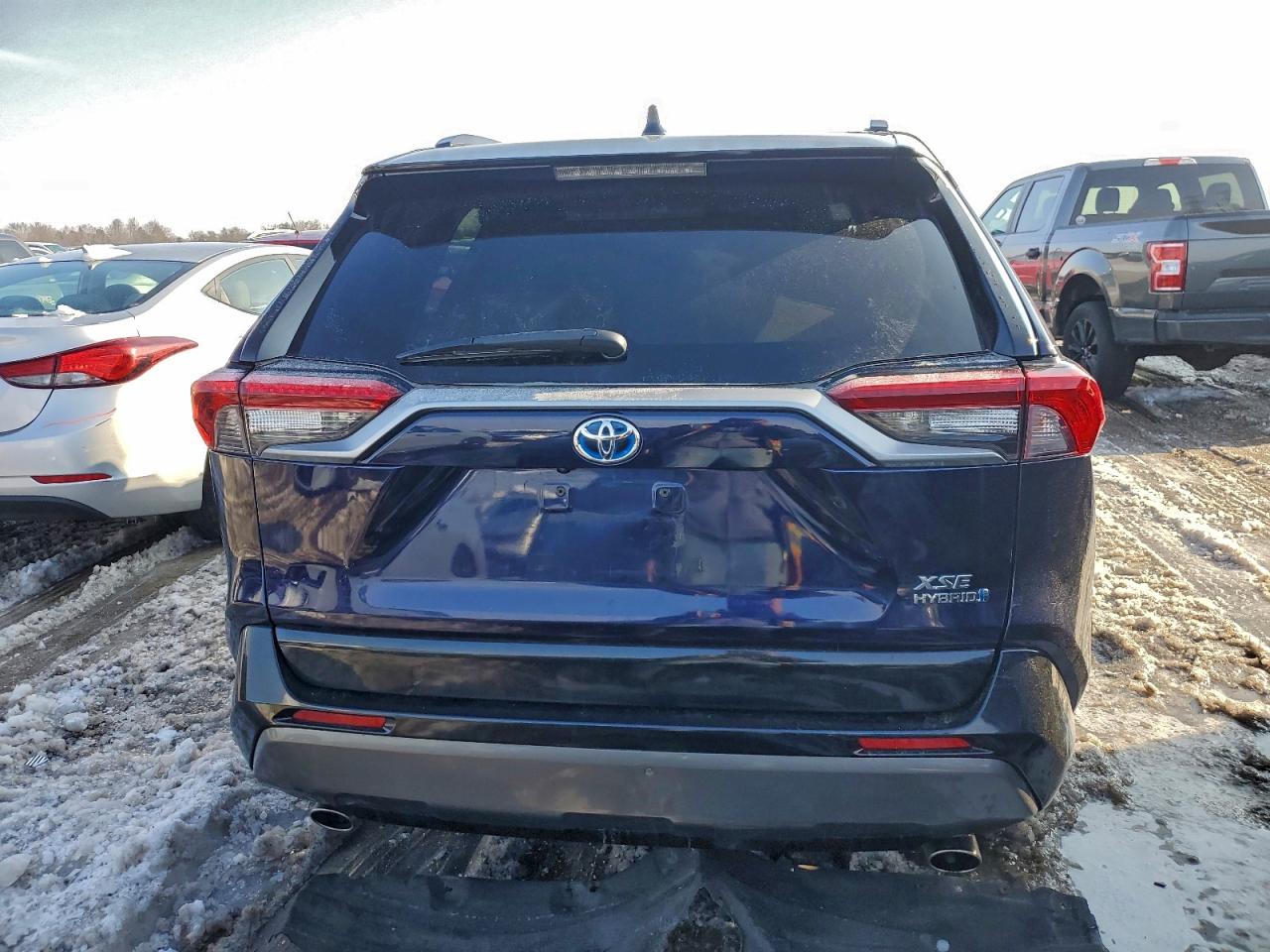 2021 TOYOTA RAV4 XSE photo 6