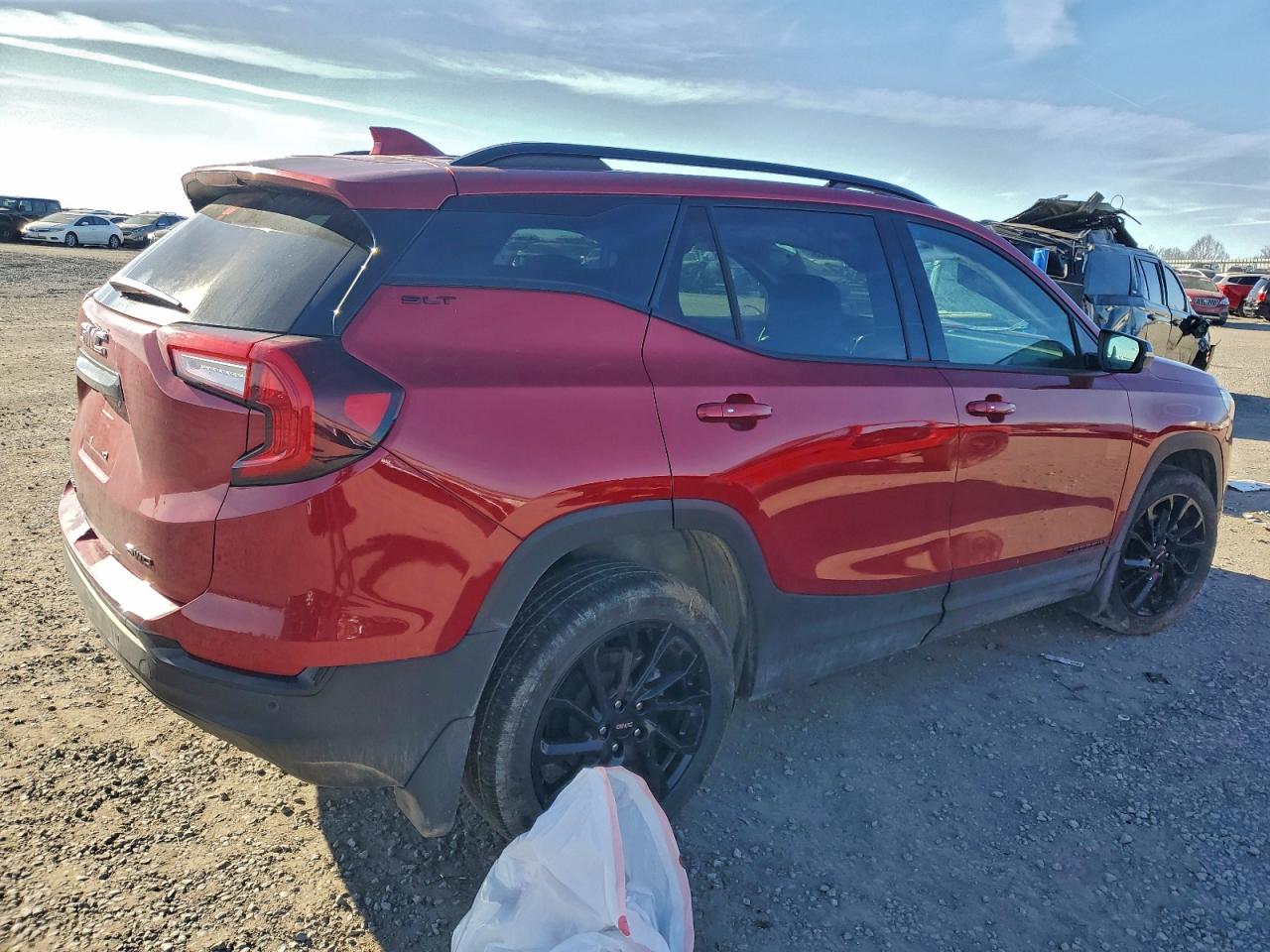 2024 GMC TERRAIN SLT photo 3
