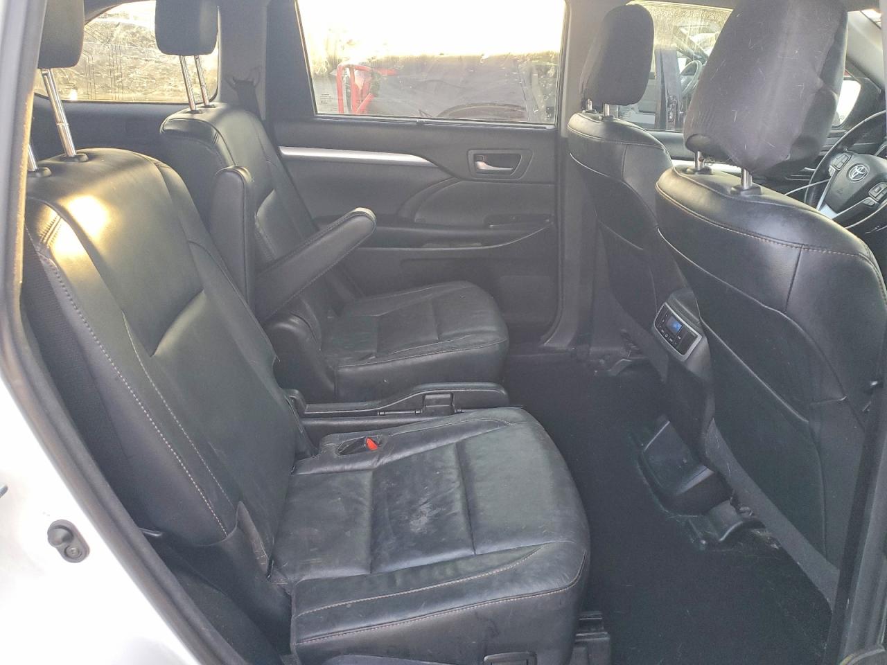 2018 TOYOTA HIGHLANDER SE photo 11