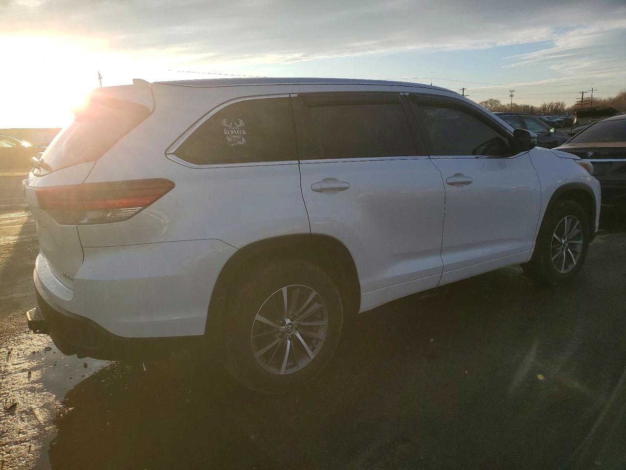 2018 TOYOTA HIGHLANDER SE photo 3