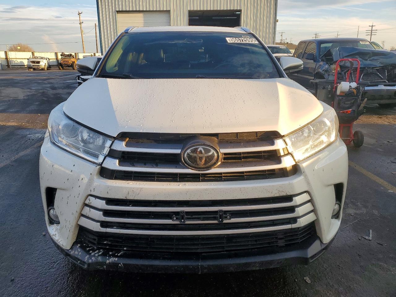 2018 TOYOTA HIGHLANDER SE photo 5