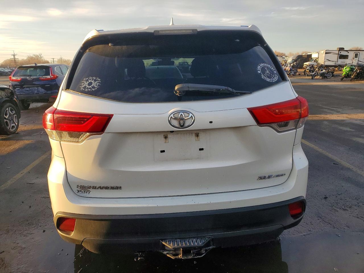 2018 TOYOTA HIGHLANDER SE photo 6