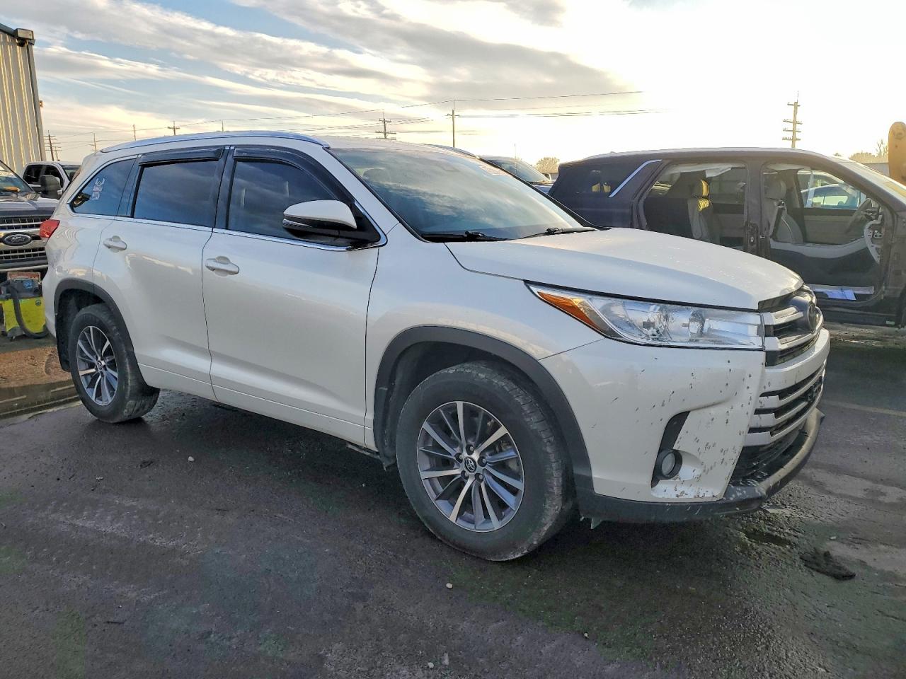 2018 TOYOTA HIGHLANDER SE photo 4