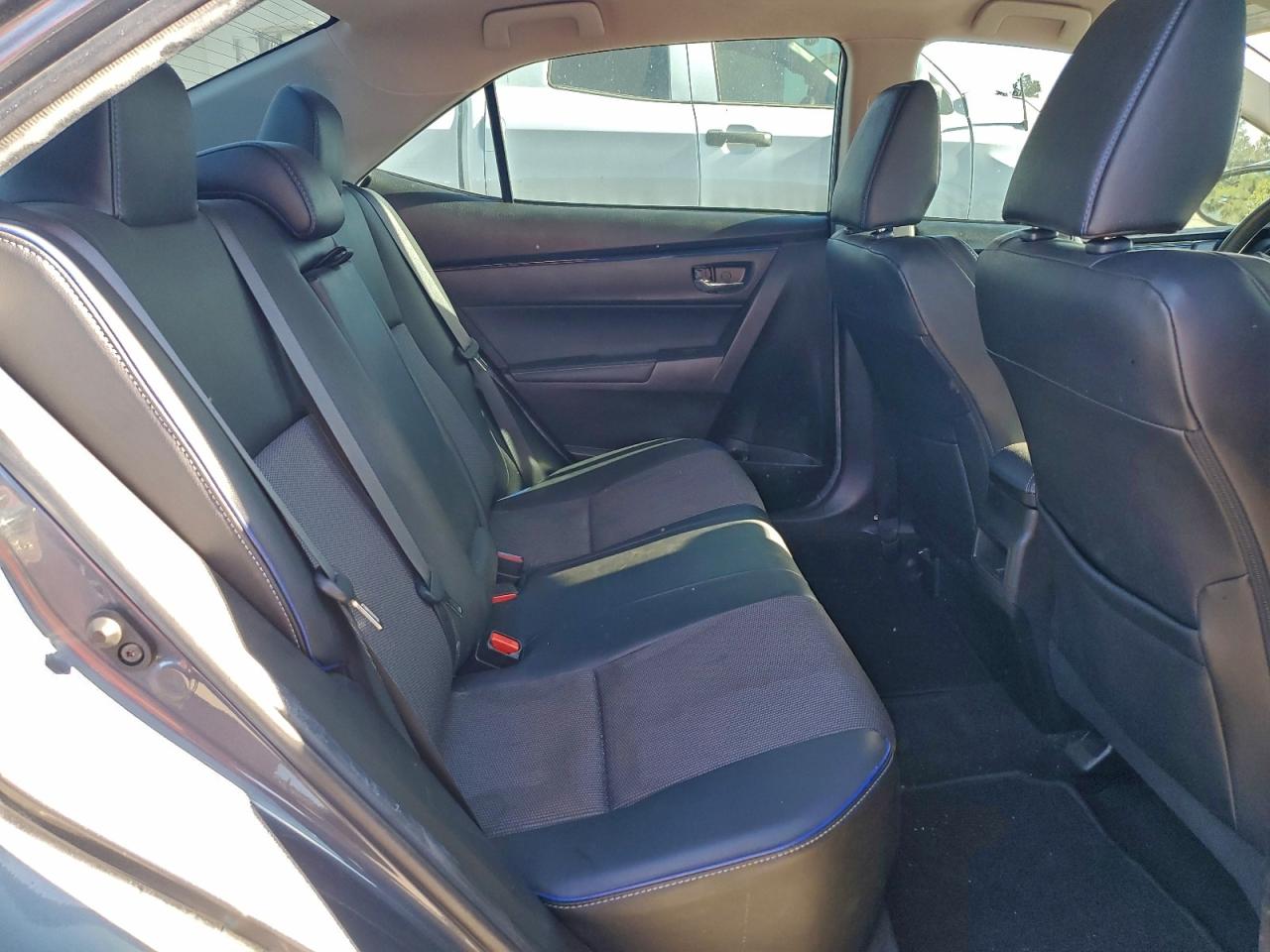 2018 TOYOTA COROLLA L photo 10