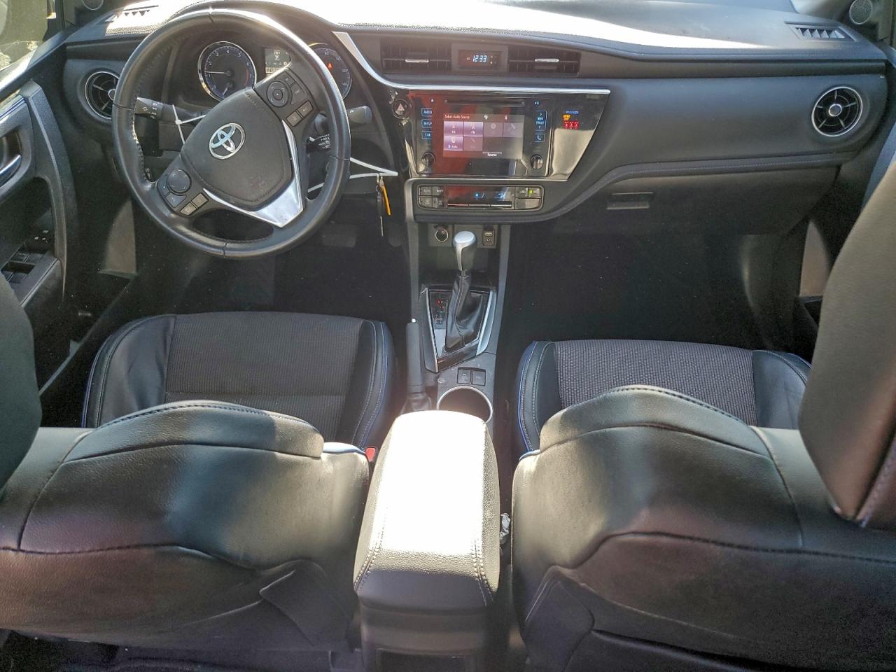 2018 TOYOTA COROLLA L photo 8