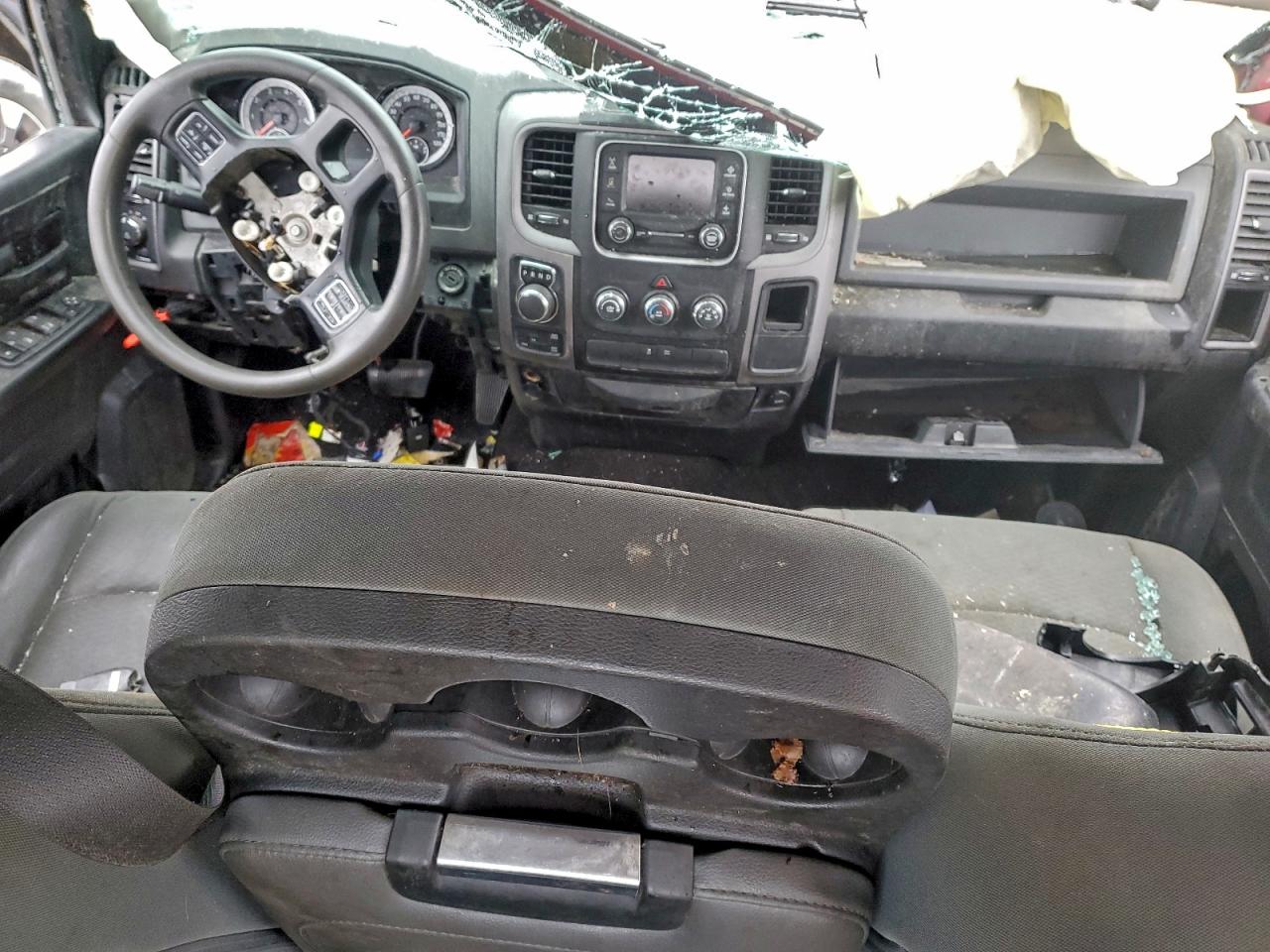 2014 RAM 1500 ST photo 8