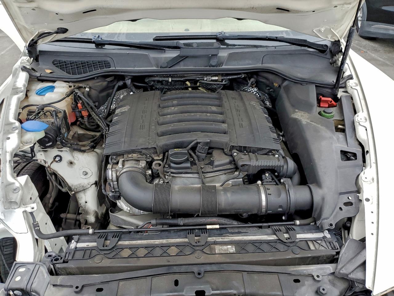 2011 PORSCHE CAYENNE photo 11