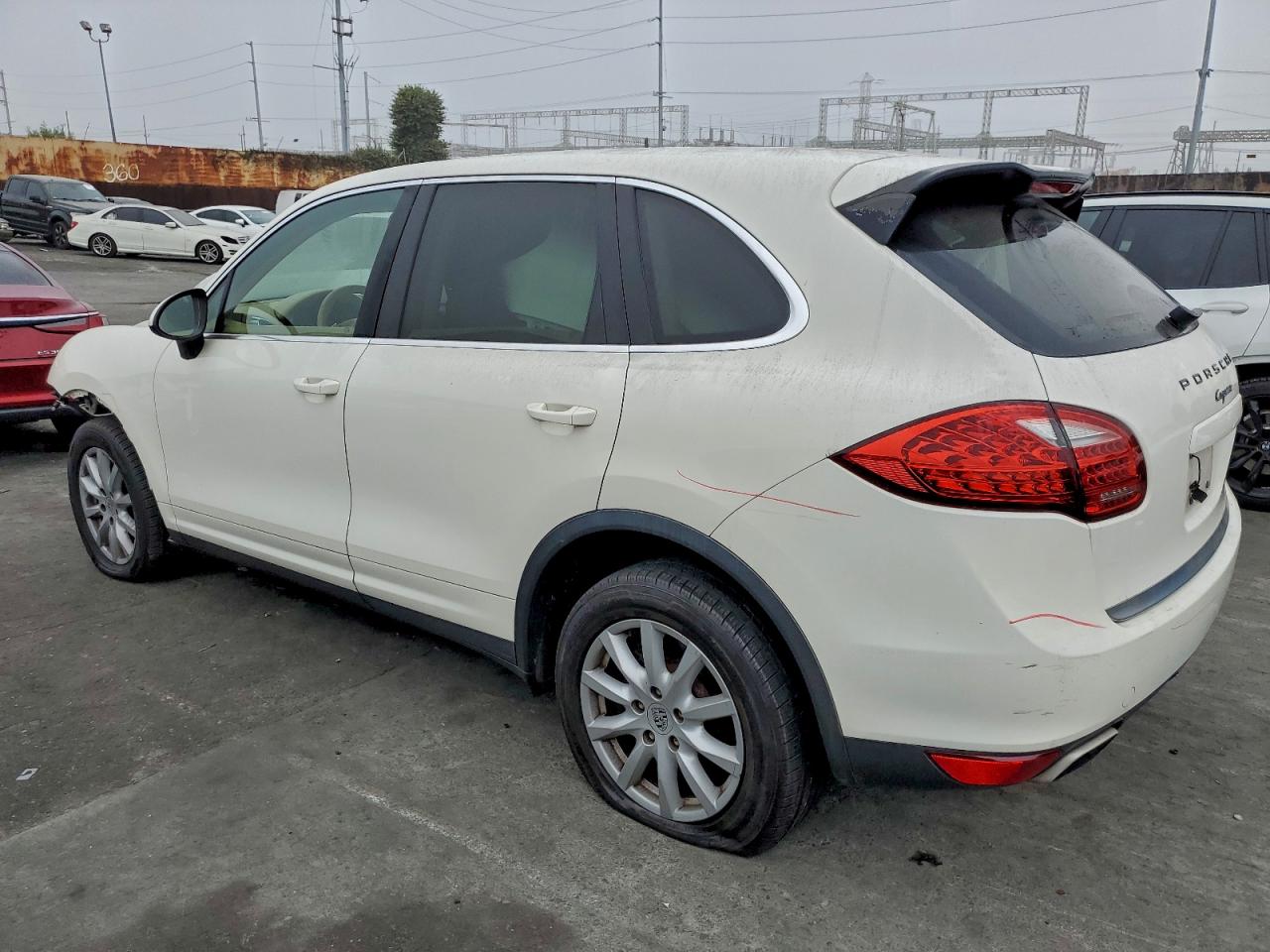 2011 PORSCHE CAYENNE photo 2