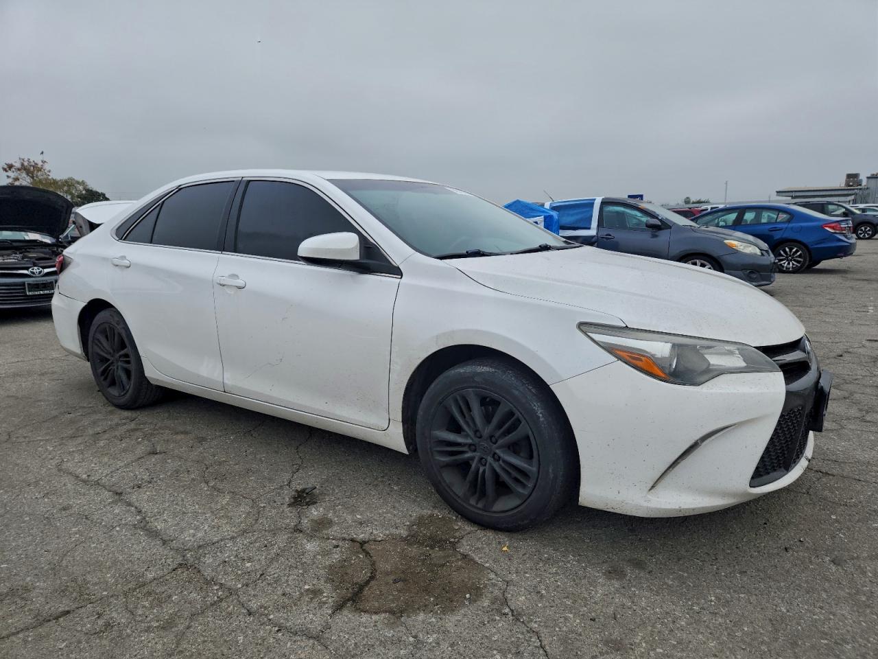 2017 TOYOTA CAMRY LE photo 4