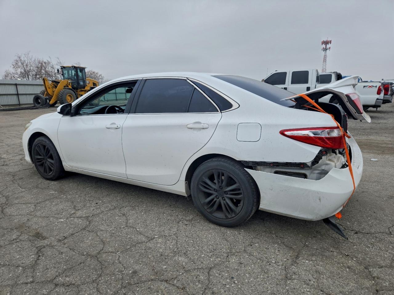 2017 TOYOTA CAMRY LE photo 2
