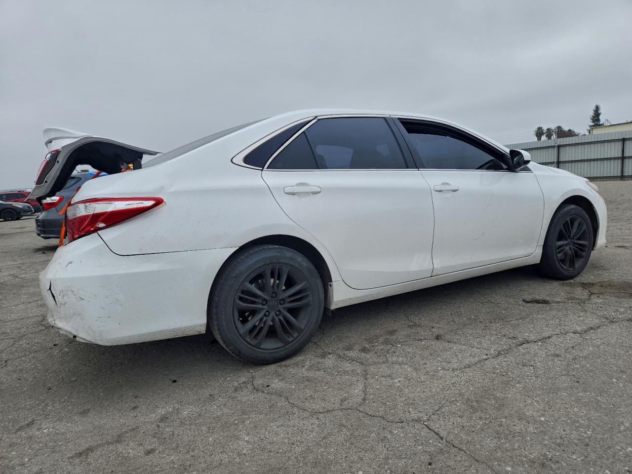 2017 TOYOTA CAMRY LE photo 3