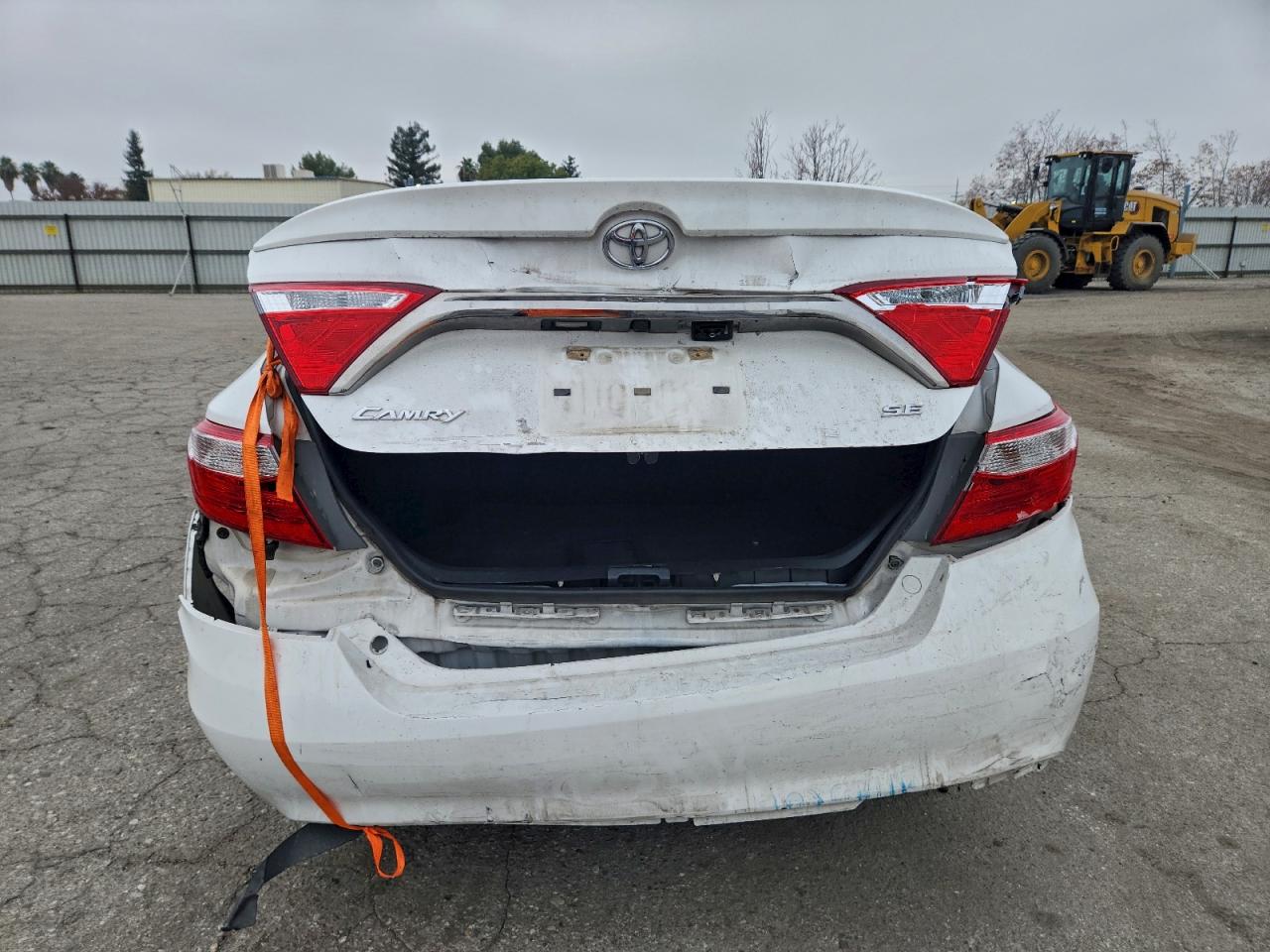 2017 TOYOTA CAMRY LE photo 6
