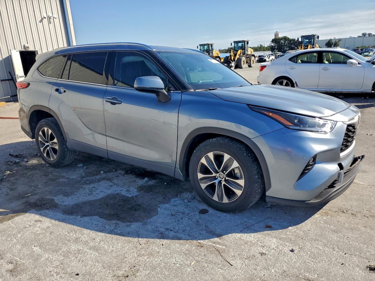 2021 TOYOTA HIGHLANDER XLE photo 4
